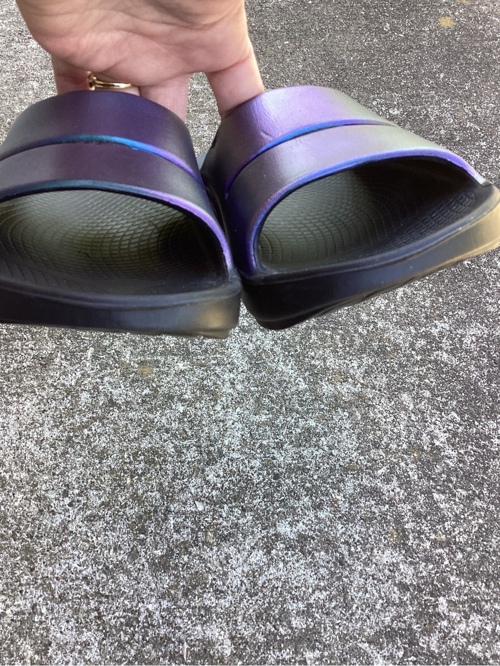 OOFOS OOahh Recovery Luxe Slides Iridescent Midnight Spectre Comfort Sandals 6 - Picture 7 of 9
